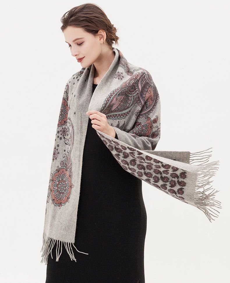 THE WAYS TO PICK UP A SUITABLE WOOL SCARF (1)